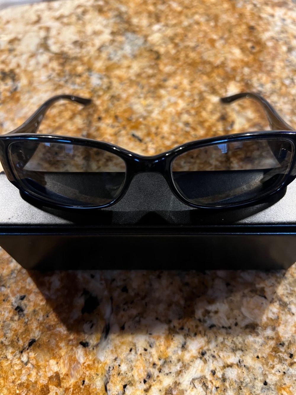 Guess Black Rectangular Sunglasses